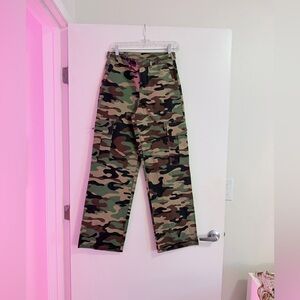 NWOT Foot Locker Cozi Camo Cargo Pants